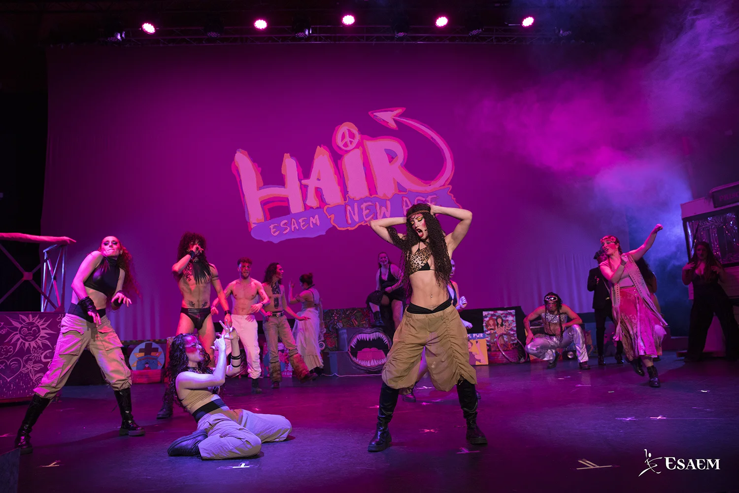 Musical-HAIR-ESAEM-025_MIG9400_Web_logo